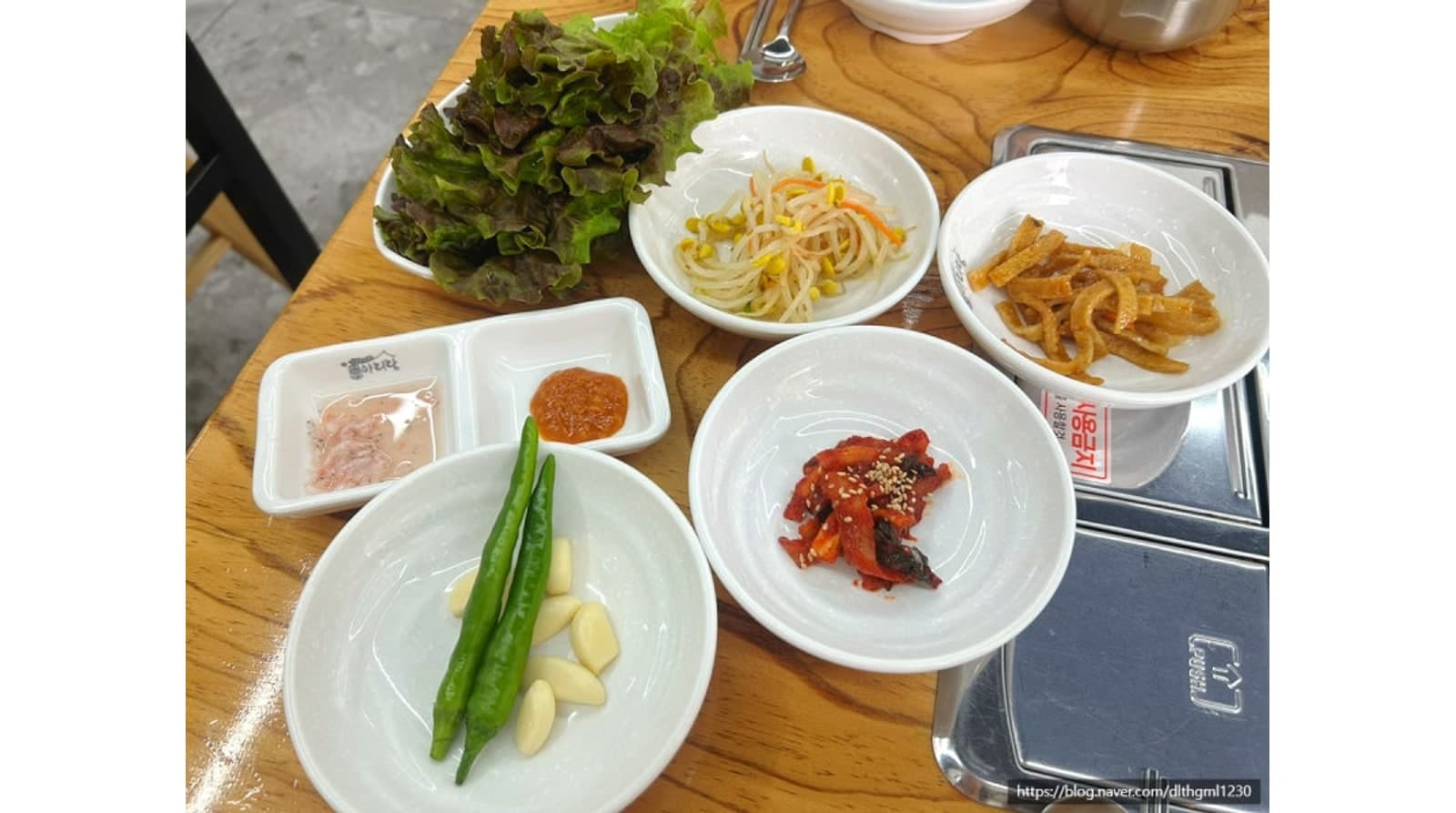 쌈채소와 곁들임 반찬 — 신정네거리점 공개 방문 사진