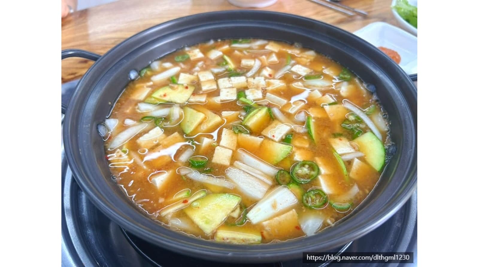 두부와 채소가 들어간 된장찌개 — 신정네거리점 공개 방문 사진