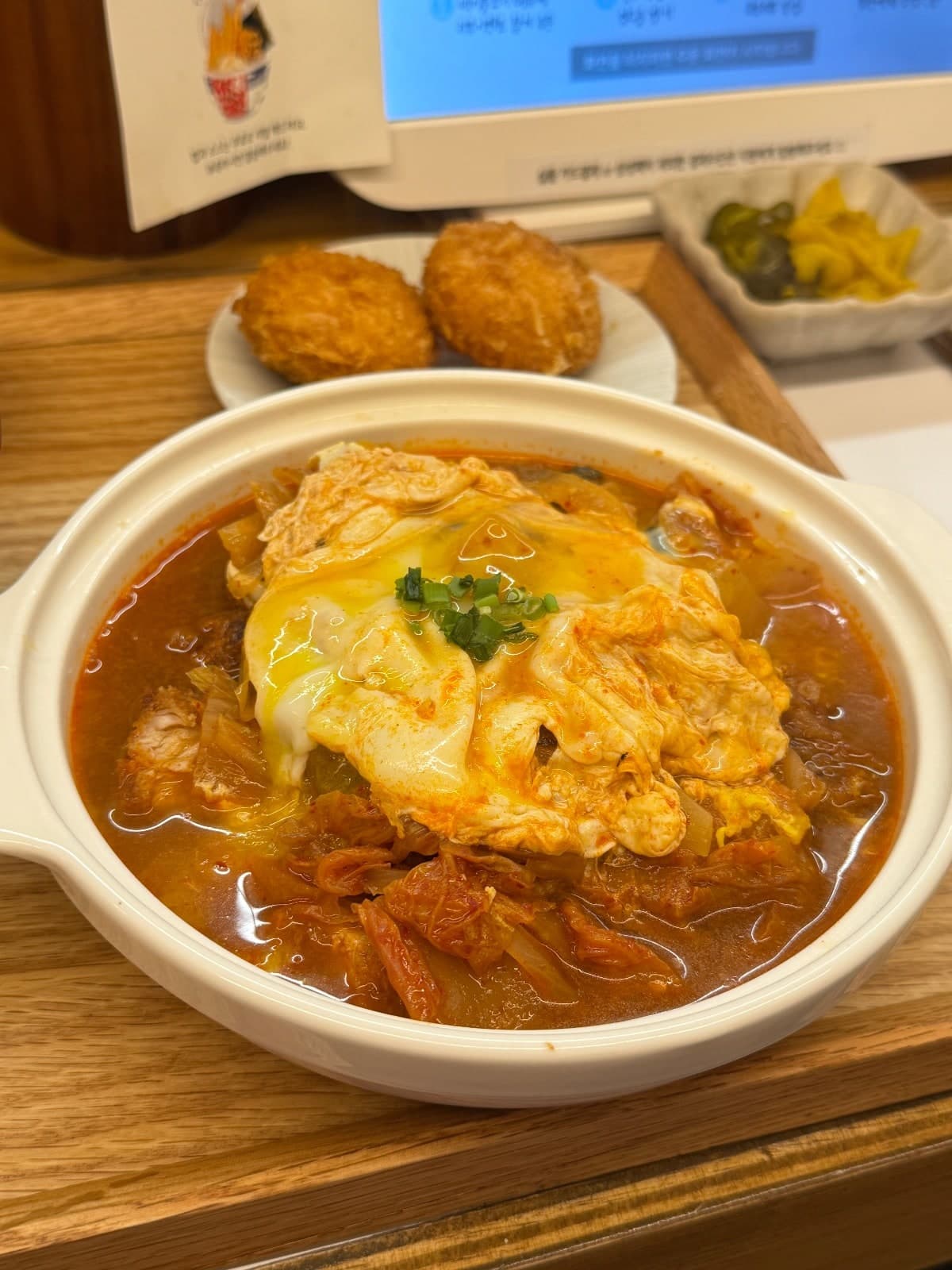 달걀과 돈카츠를 올린 덮밥 — 군자점 사업자 프로필 사진