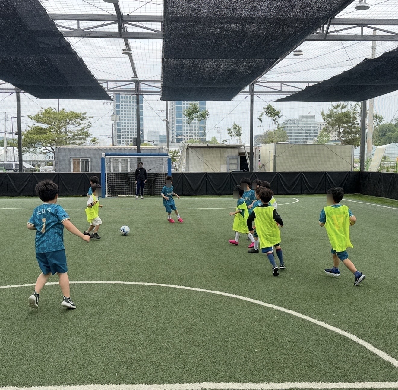 SJ풋볼클럽 도곡점 입구와 이용 공간 사진 2